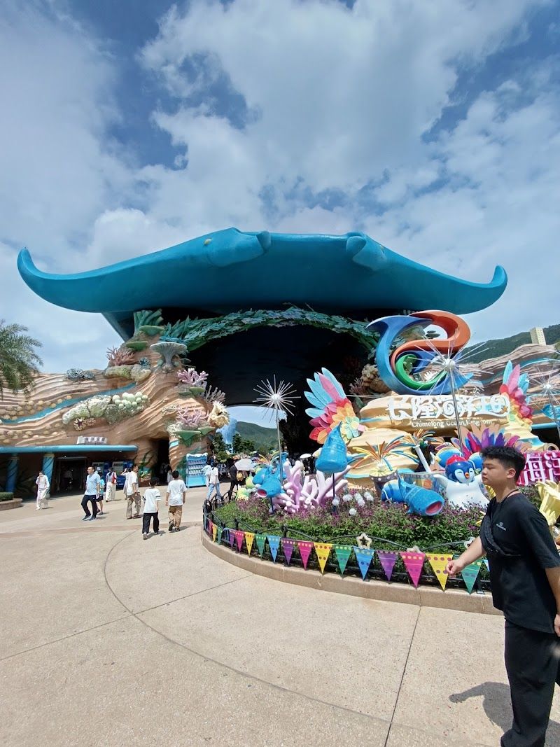 Visit Chimelong Ocean Kingdom