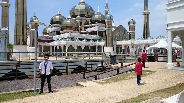 Visit the Crystal Mosque (Masjid Kristal) - Kuala Terengganu - Malaysia