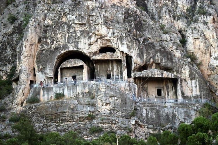 Visit the Amasya Rock Tombs - Amasya - Türkiye