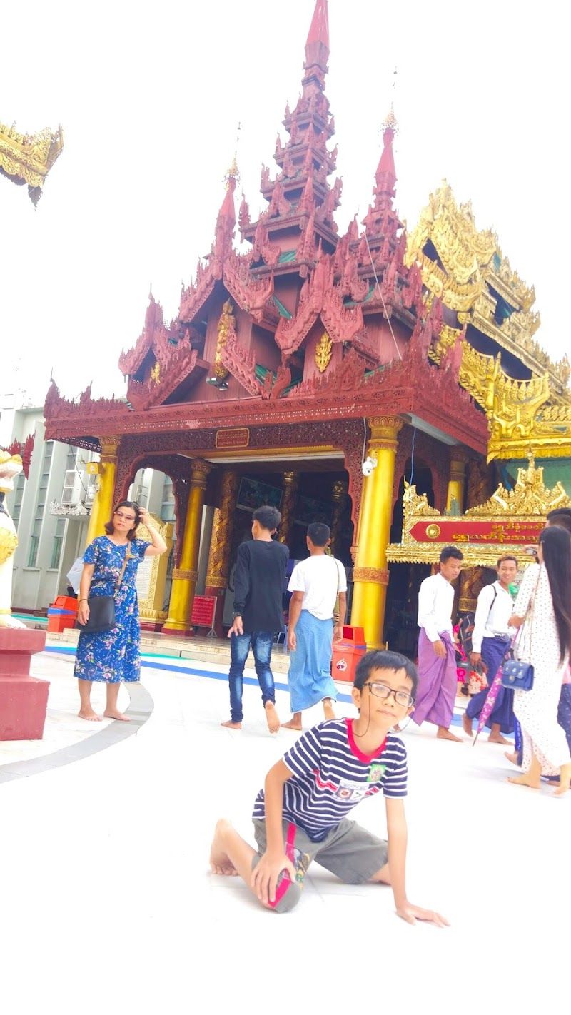 Visit Shwedagon Pagoda