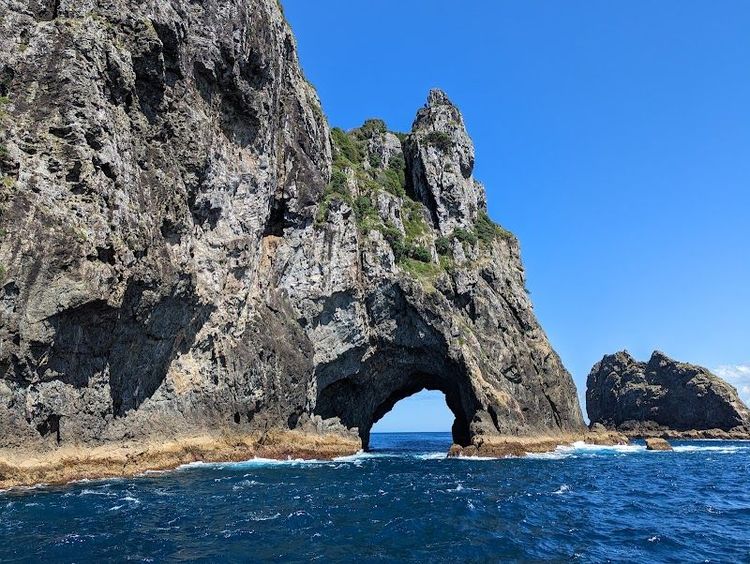 Cruise to the Hole in the Rock - Paihia - New Zealand