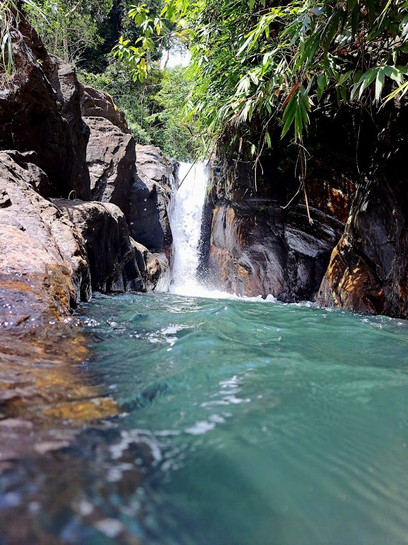 Katugas Ella Waterfall