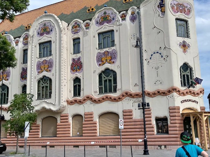 Visit the Cifrapalota (Ornamented Palace)