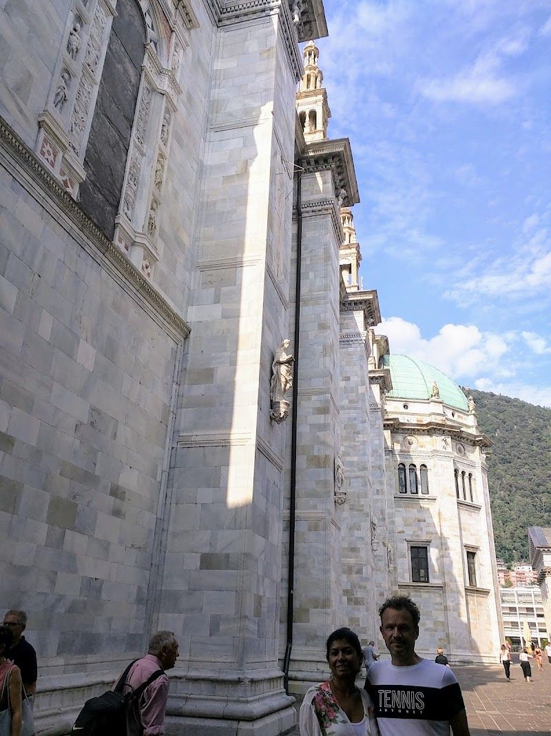 Explore the Como Cathedral (Duomo di Como)
