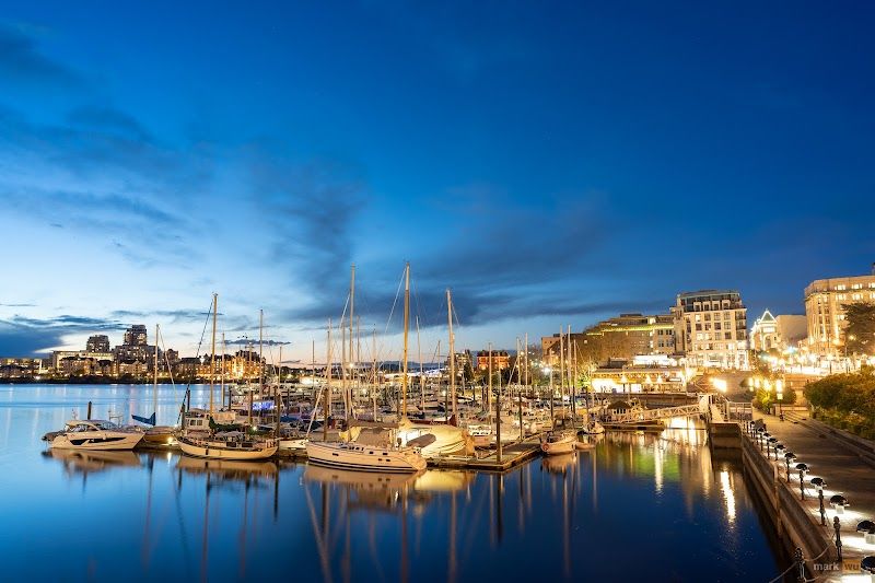 Stroll around Inner Harbour