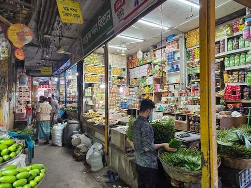 Shop and eat at New Market - Dhaka - Bangladesh