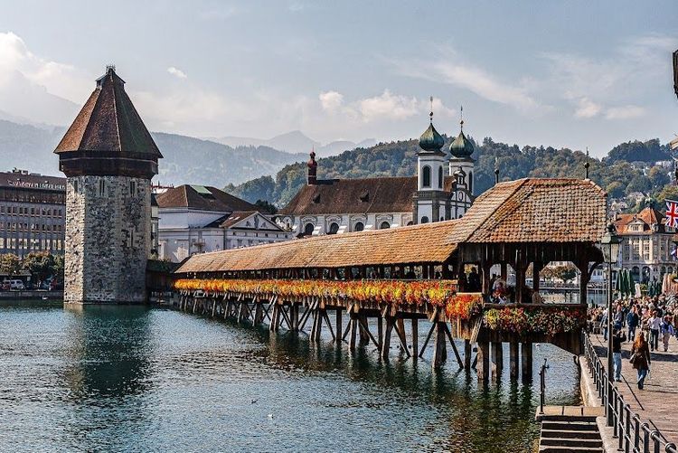 Visit the Chapel Bridge Kapellbrücke and Water Tower - Luzern - Switzerland
