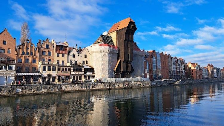 Walk along the Motlawa River and visit the historic Crane (Żuraw) - Gdańsk - Poland