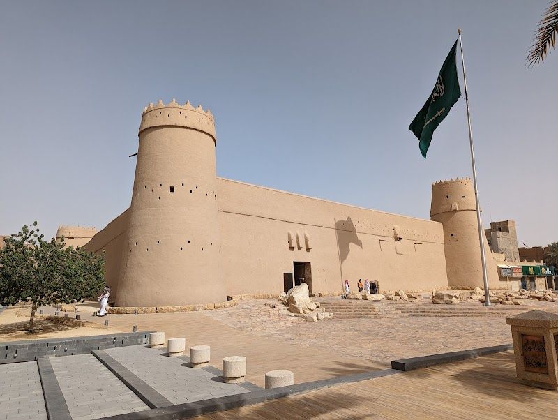 Stroll through Al Masmak Fortress