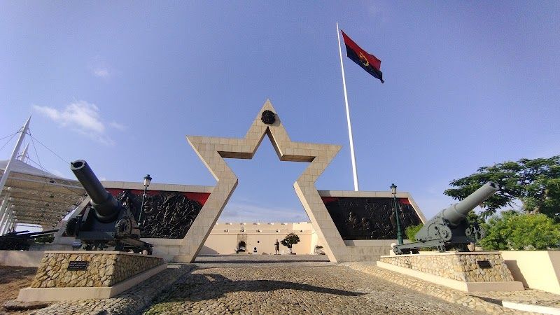 Visit Fortaleza de São Miguel