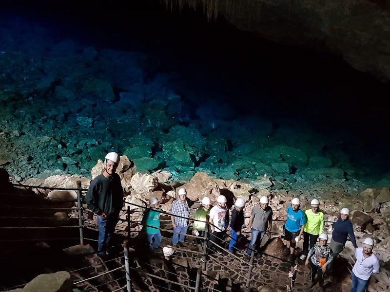 Exploring Gruta do Lago Azul
