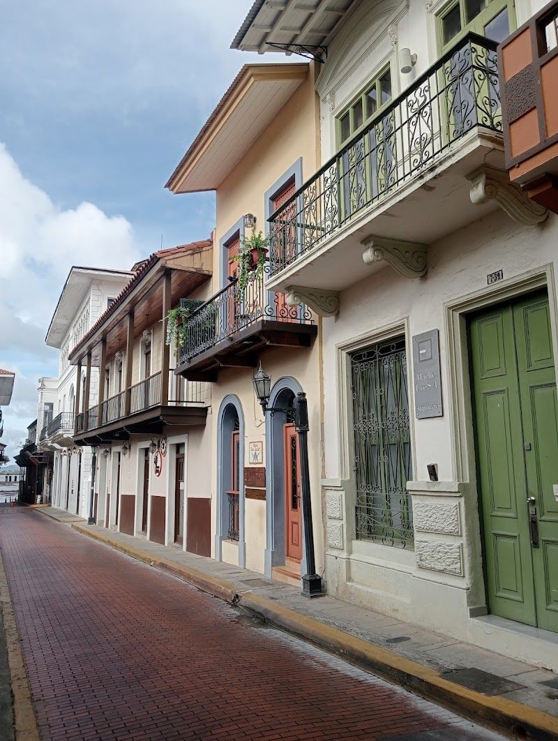 Explore Casco Viejo (Historic Old Quarter)