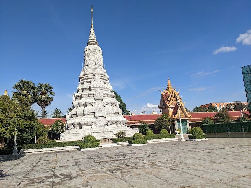 Visit the Royal Palace and Silver Pagoda