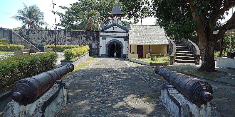 Visit Fort Oranje