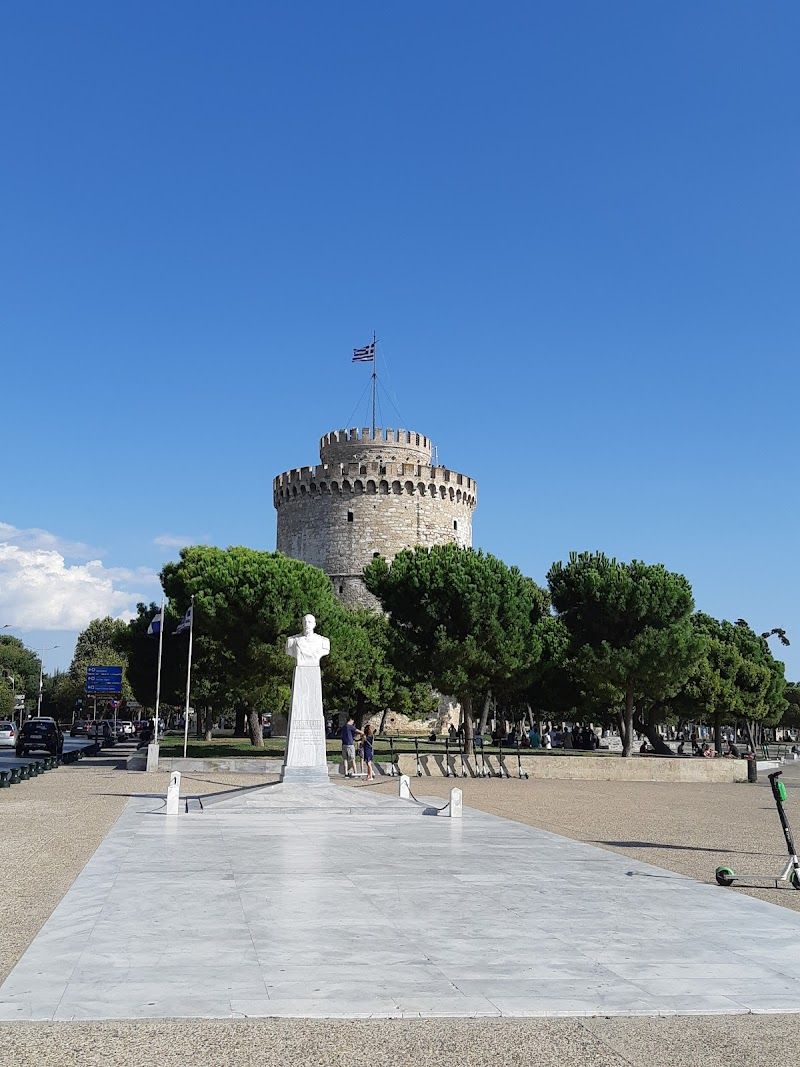 Visit the White Tower of Thessaloniki