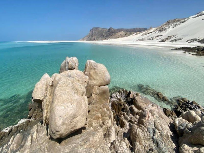 Swimming and snorkeling at Qalansiyah Beach and the Detwah Lagoon