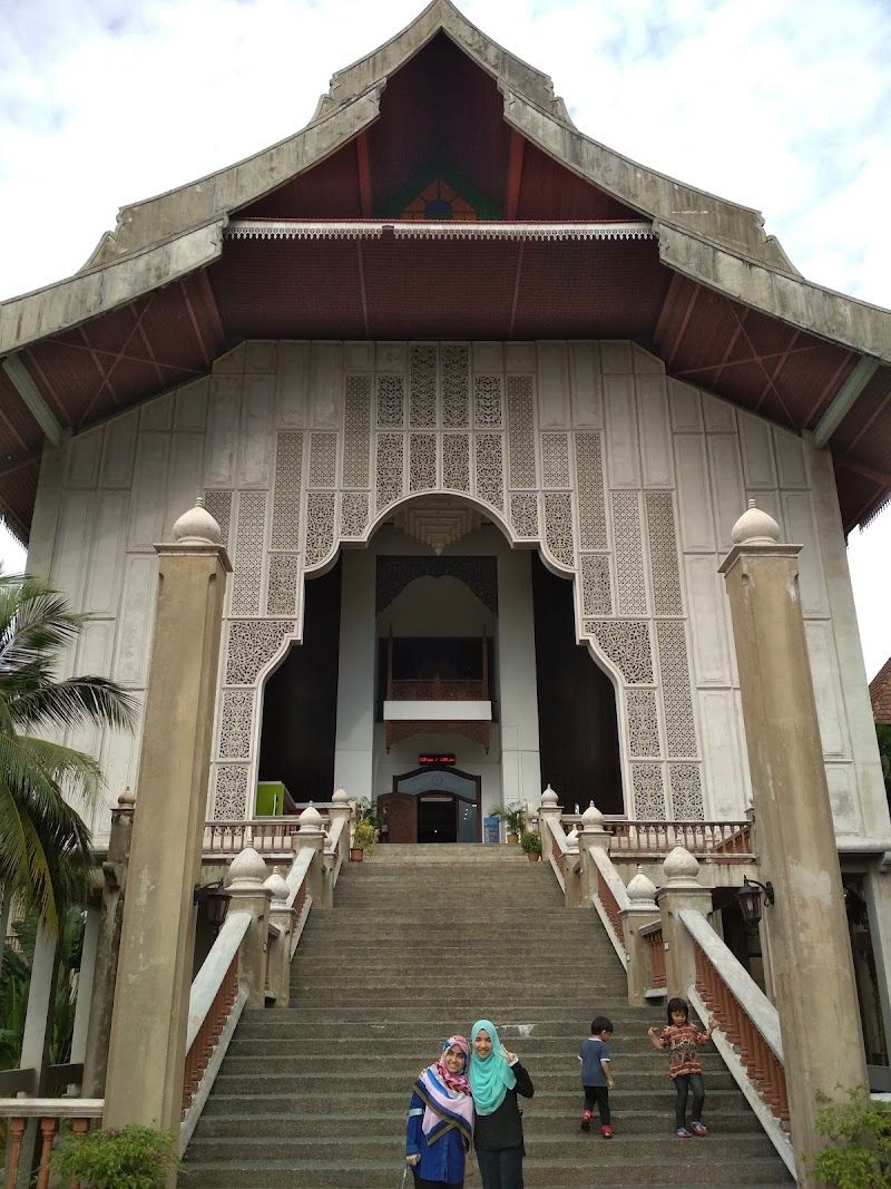 Explore the Terengganu State Museum