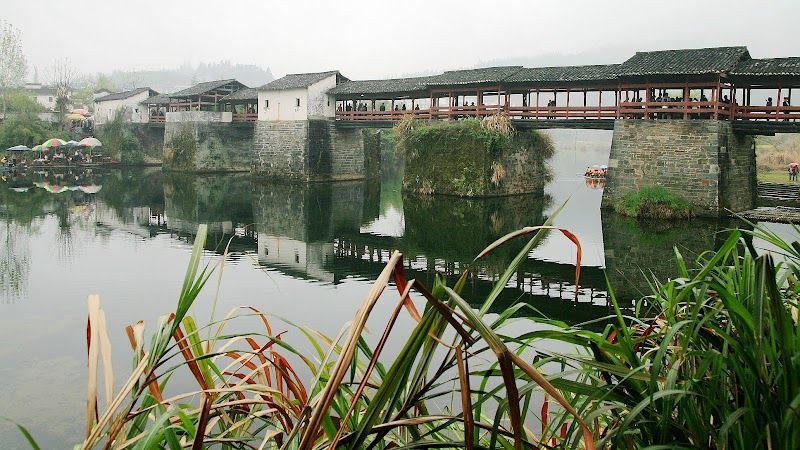 Explore Rainbow Bridge in Qinghua Town