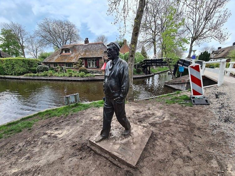 Cycling through the Countryside - Giethoorn - Netherlands