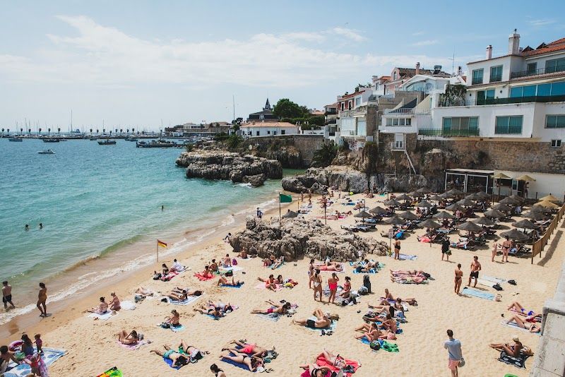 Relax at Praia da Rainha