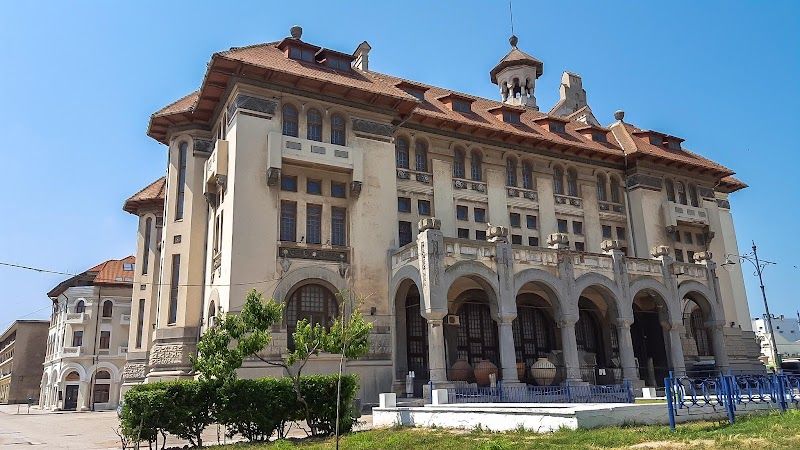 Explore the National History and Archeology Museum