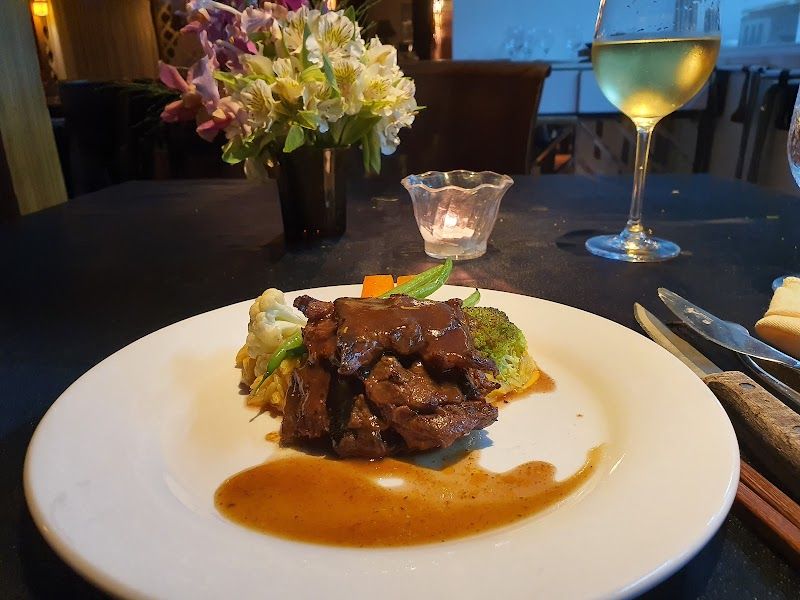 The White House Fusion Cuisine and Wine Lounge