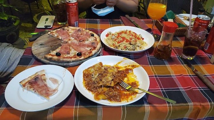 Dok Mai Lao Caffeine & Cuisine