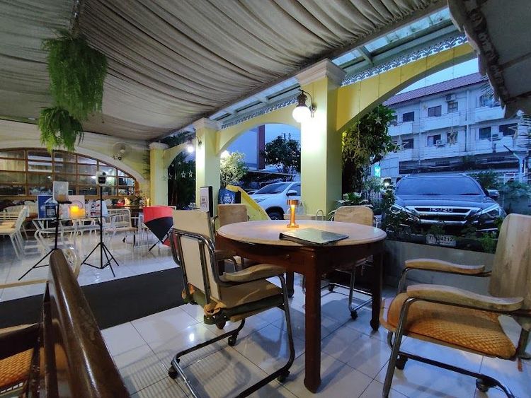 Ban Mai Restaurant - Phitsanulok - Thailand