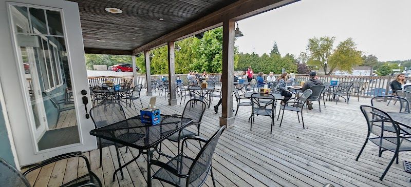 Crowsnest Pub & Restaurant