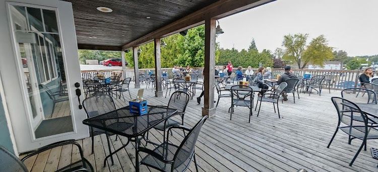 Crowsnest Pub & Restaurant