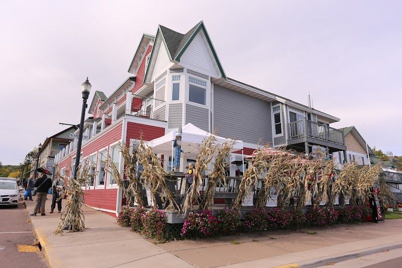 Pier Plaza Restaurant & Pickled Herring Lounge