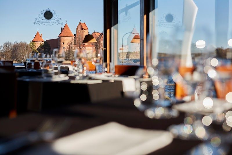 Apvalaus Stalo Klubas