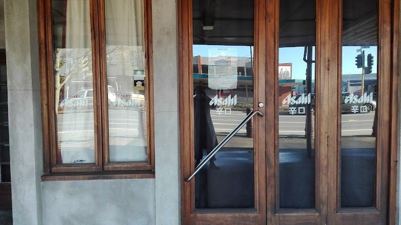 Louies Cafe & Tapas Bar