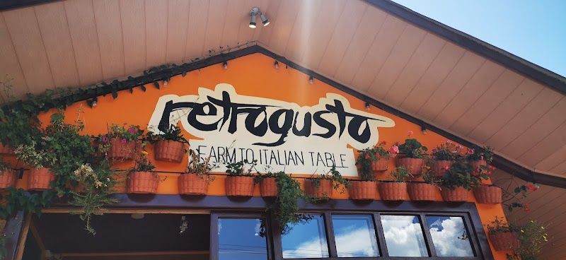 RetroGusto Restaurant & Bar