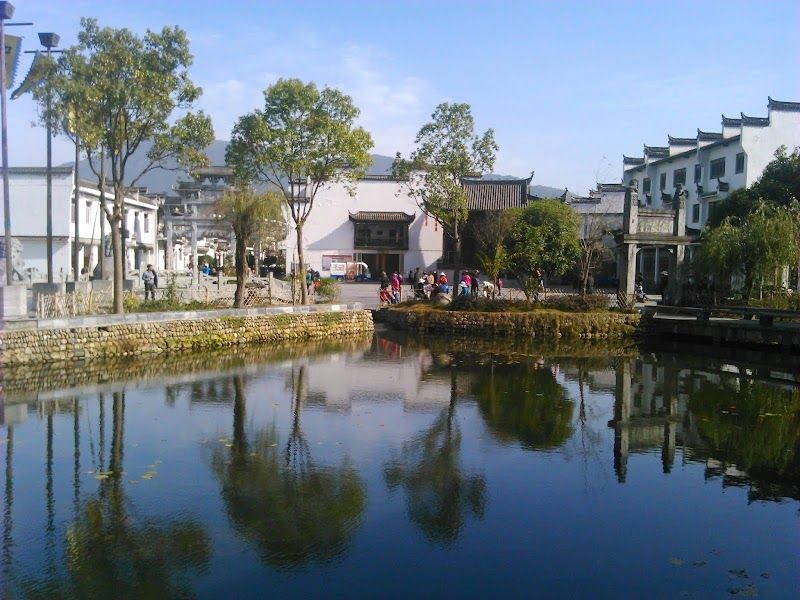 Wuyuan Renjia (婺源人家)