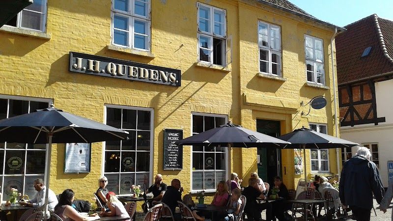 Quedens Gaard Café & Krambod
