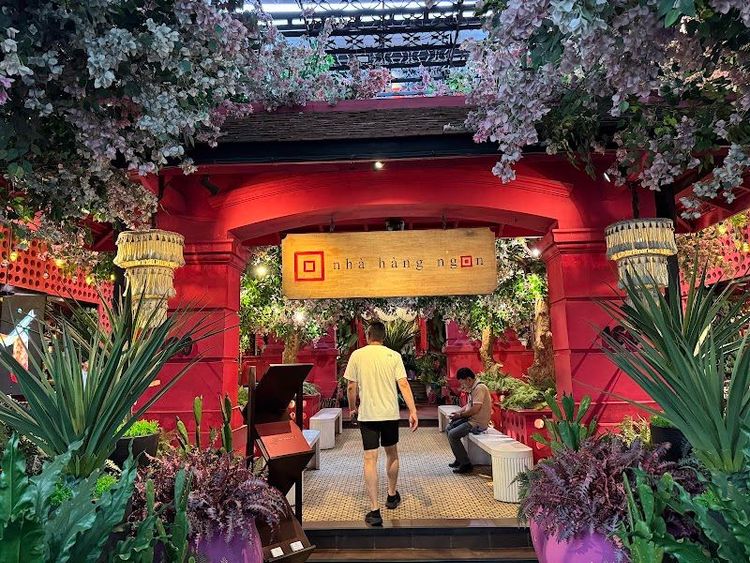 Quán Ăn Ngon - Hồ Chí Minh - Vietnam