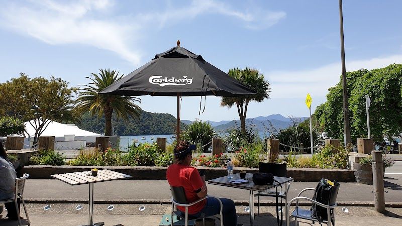 Seabreeze Cafe & Bar