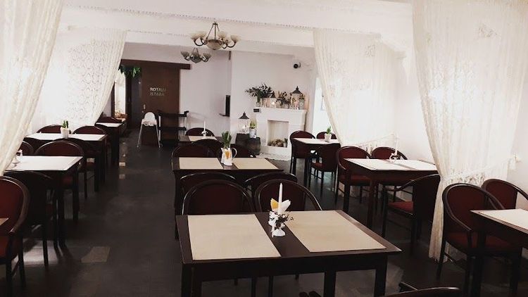 Cafe Trīs Pipari un Kucēns