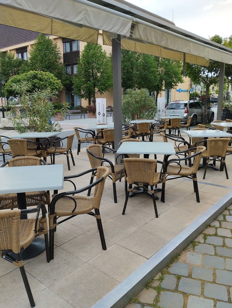 Kekfeny Etterem es Pizzeria