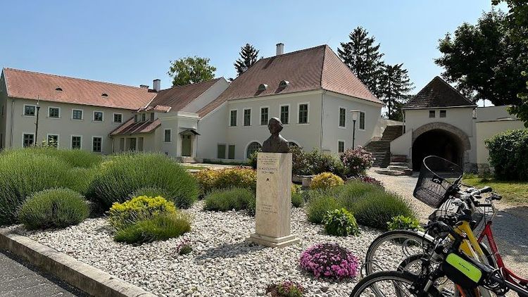 Várkert - Mosonmagyaróvár - Hungary - Booked ai