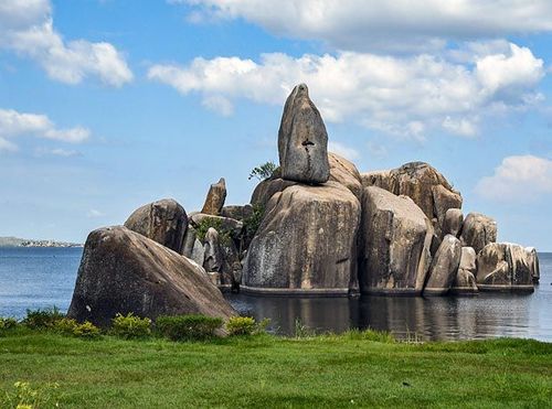 Bismarck Rock - Mwanza - Tanzania - Booked ai
