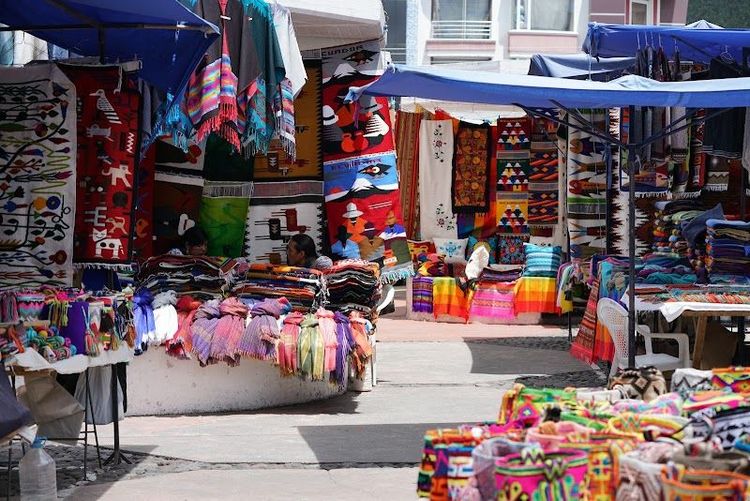 Plaza de Ponchos - Otavalo - Ecuador - Booked ai
