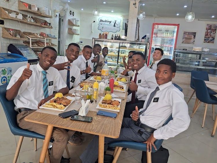 Restaurante Bons Sinais - Quelimane - Mozambique - Booked ai