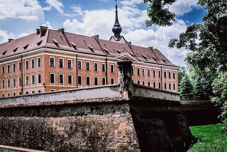 Zamek Lubomirskich w Rzeszowie - Rzeszów - Poland - Booked ai