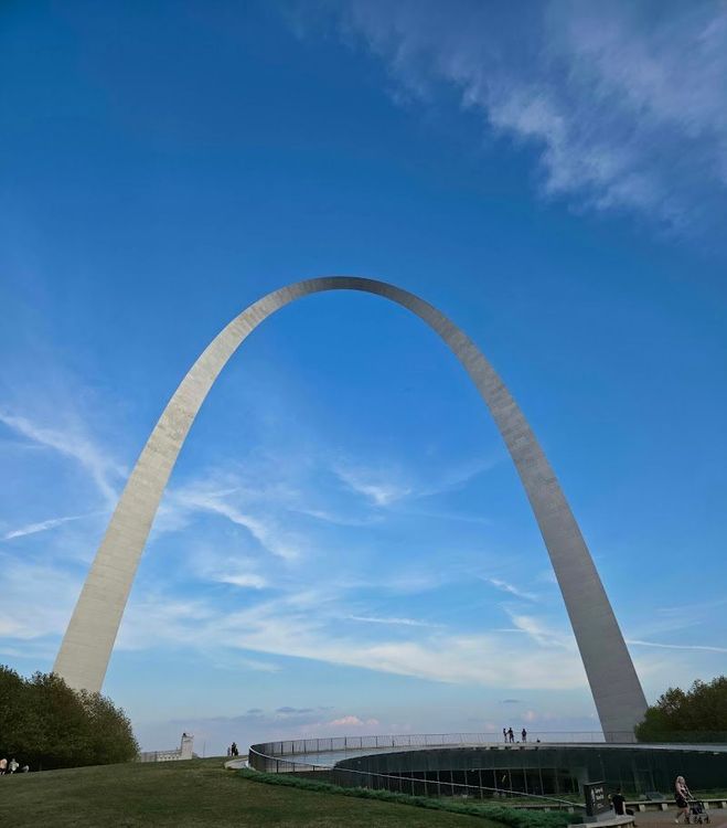 The Gateway Arch - St. Louis - USA - Booked ai