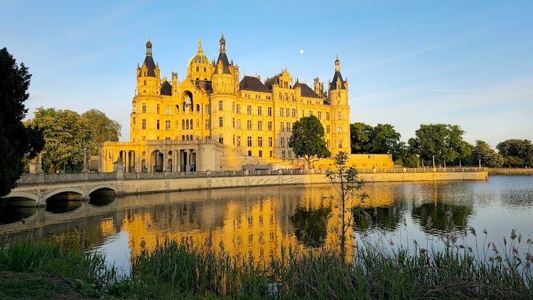 Schwerin Castle - Schwerin - Germany - Booked ai