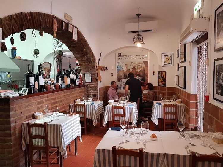 Typical Wednesday Tavern - Evora - Portugal - Booked ai