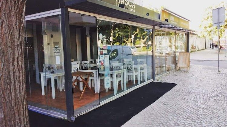 Avenue Tavern Restaurant - Setubal - Portugal - Booked ai