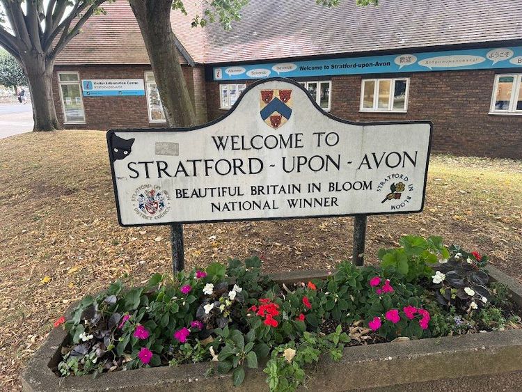 Stratford-upon-Avon Tourist Information Centre - Stratford-upon-Avon - UK - Booked ai